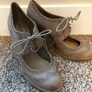 Crown Vintage Mary Jane heels shoes